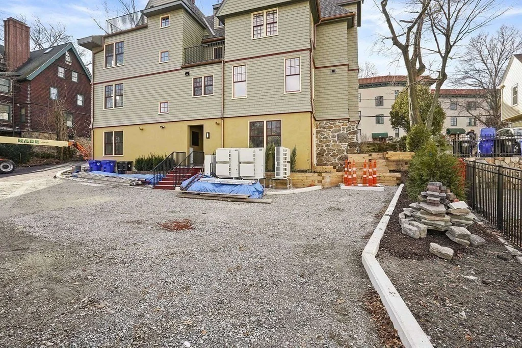 165 Winthrop Rd, Beaconsfield