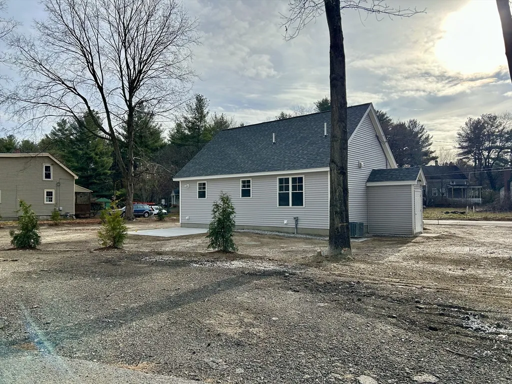 265 Dunstable Rd, Tyngsborough