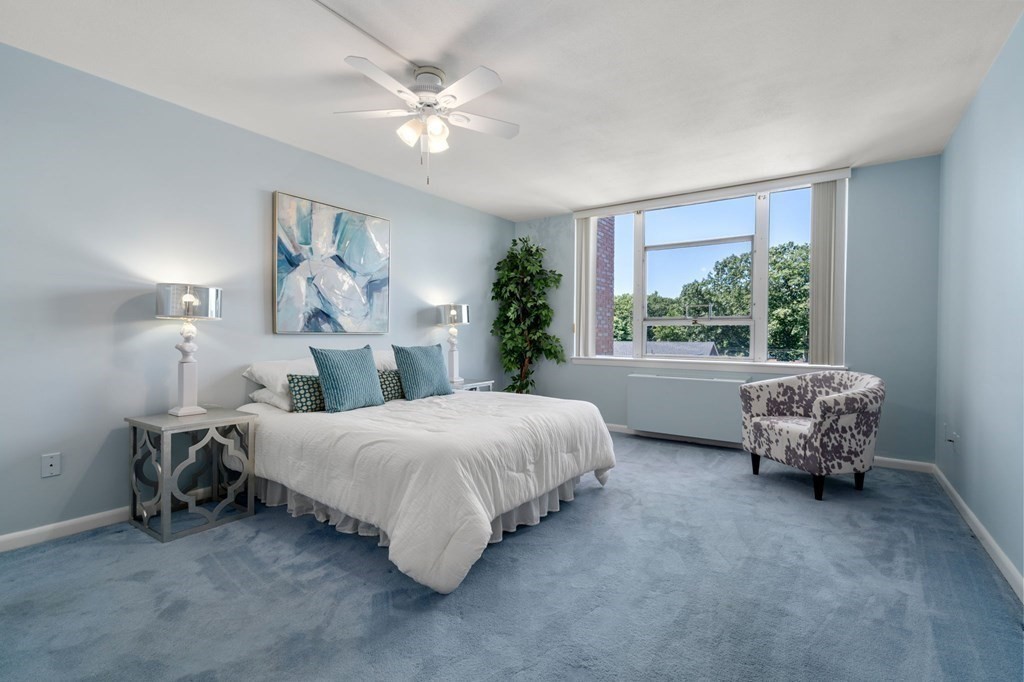 20 Hammond Pond Pkwy, Chestnut Hill