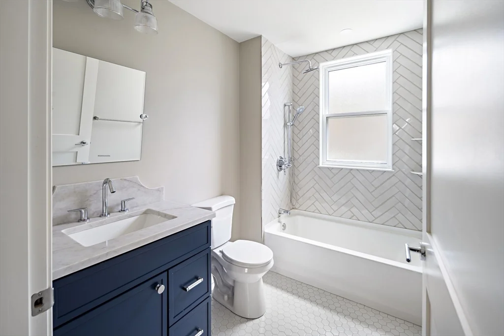 206 Byron St, East Boston