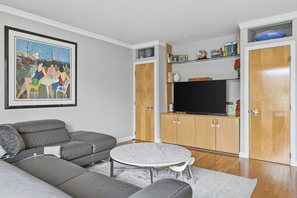 65 E India Row, Downtown