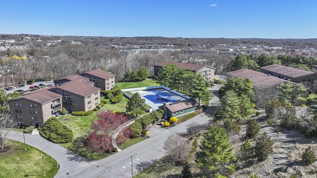 11 Ledgewood Way, Peabody