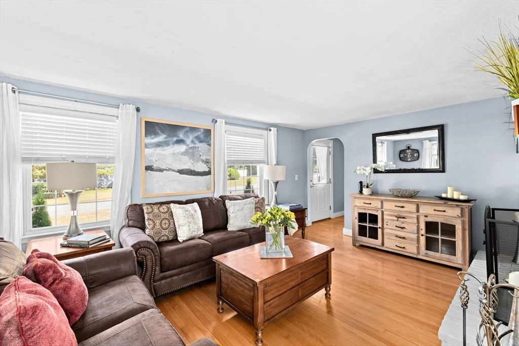 4 Country Dr, South Hingham