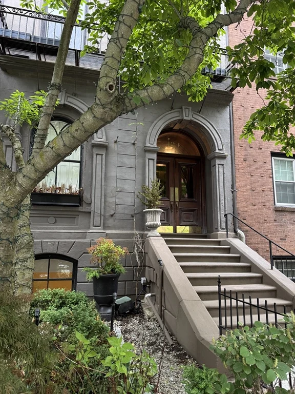 124 Beacon St, Back Bay