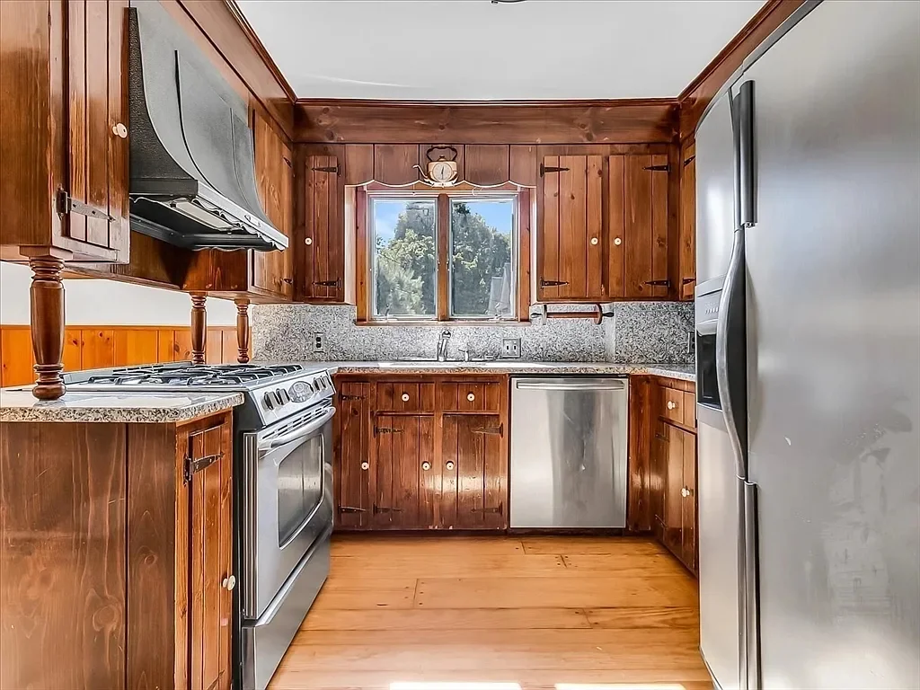 63 Johnson St, West Roxbury