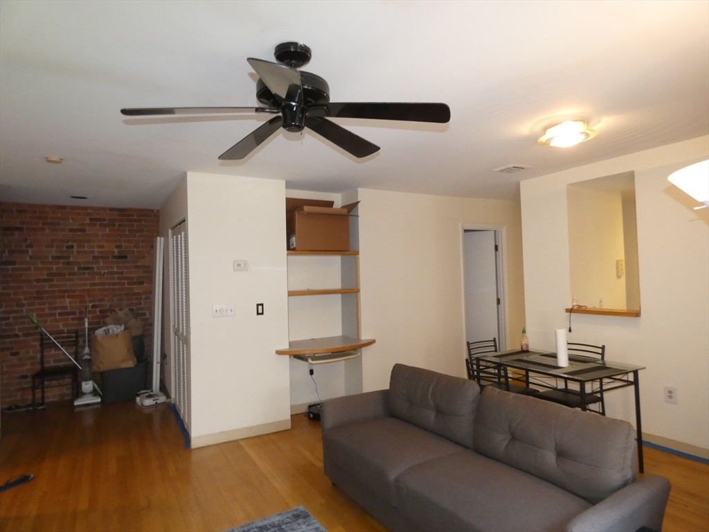 84 Gainsborough St, Fenway