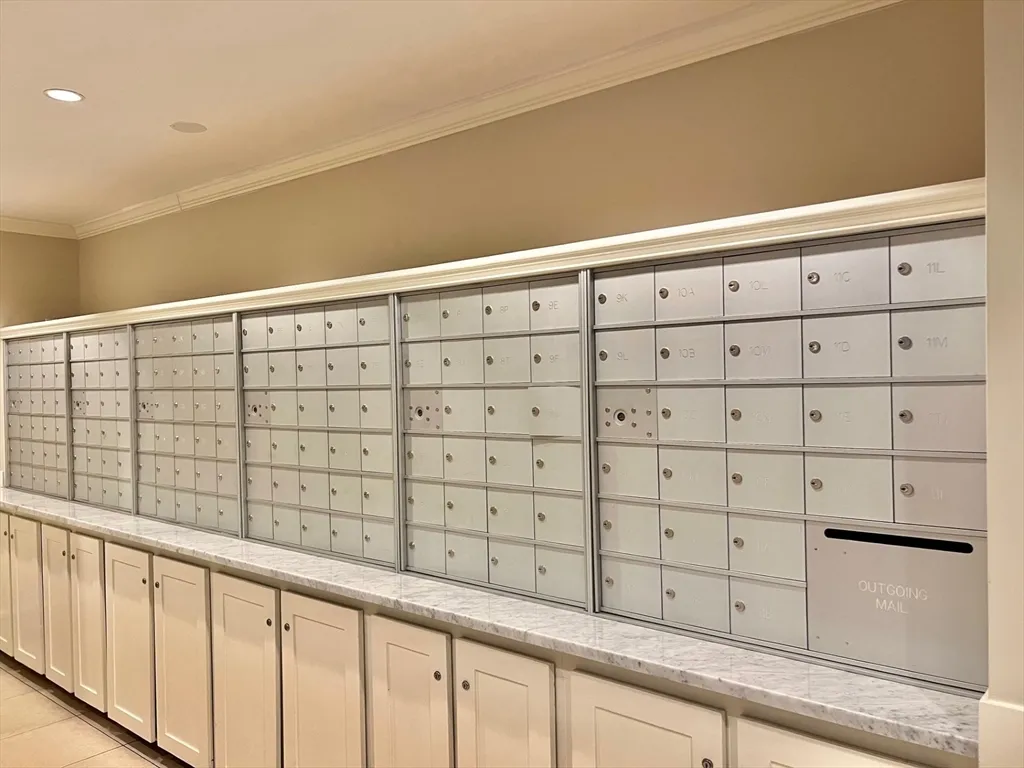 21 Beacon St, Downtown