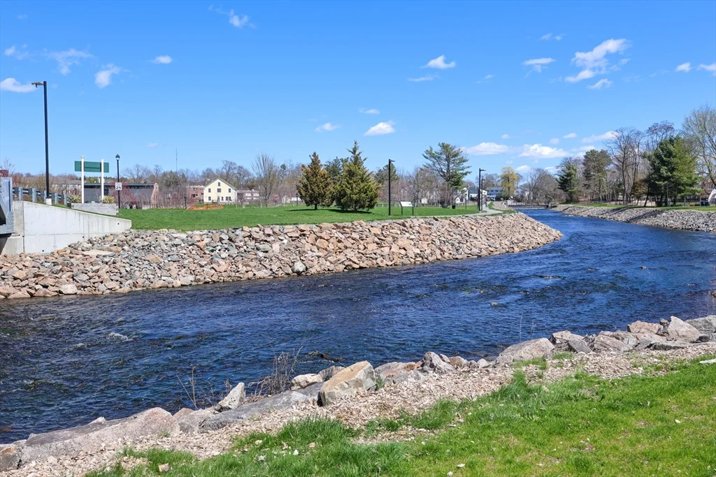 148 Neponset, Canton