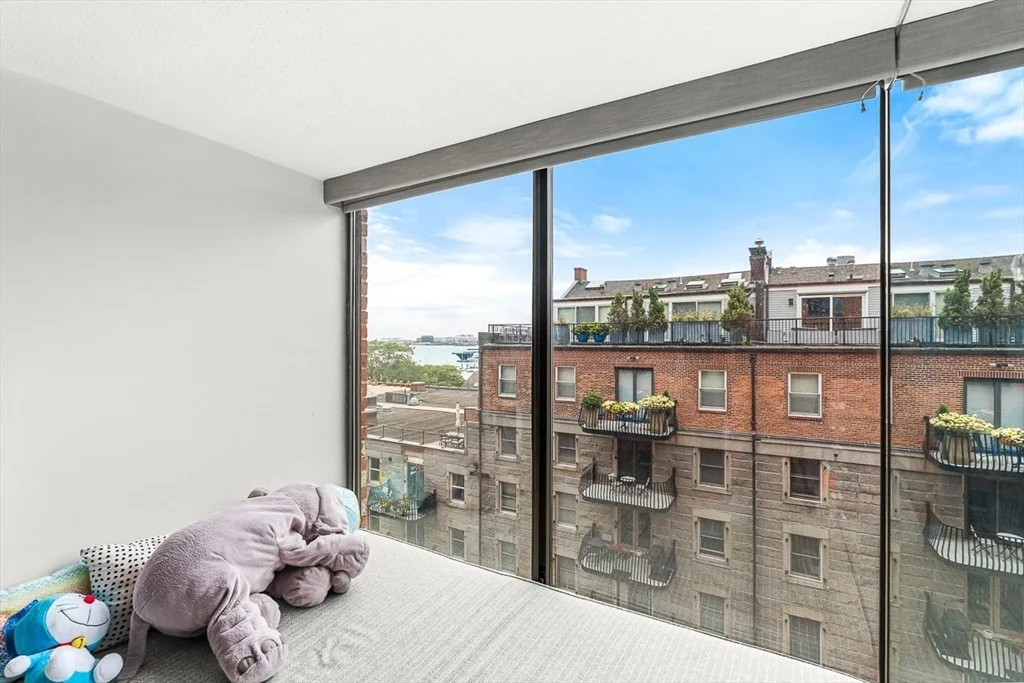 357 Commercial St, Waterfront