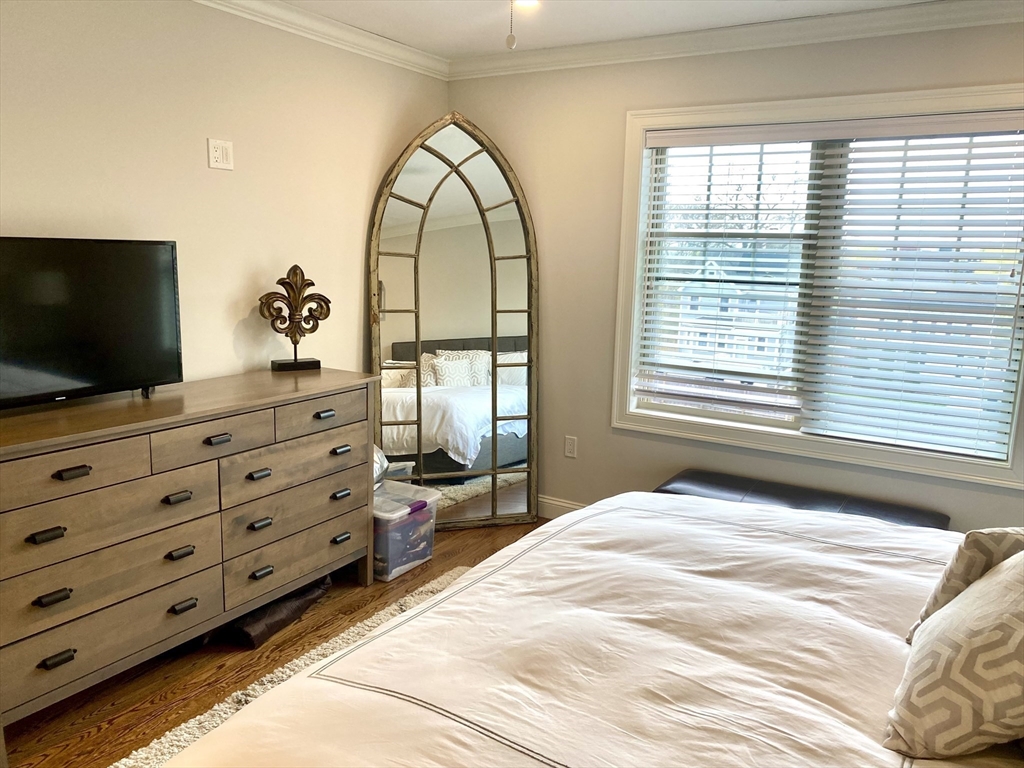 8 Maplewood St, West Roxbury