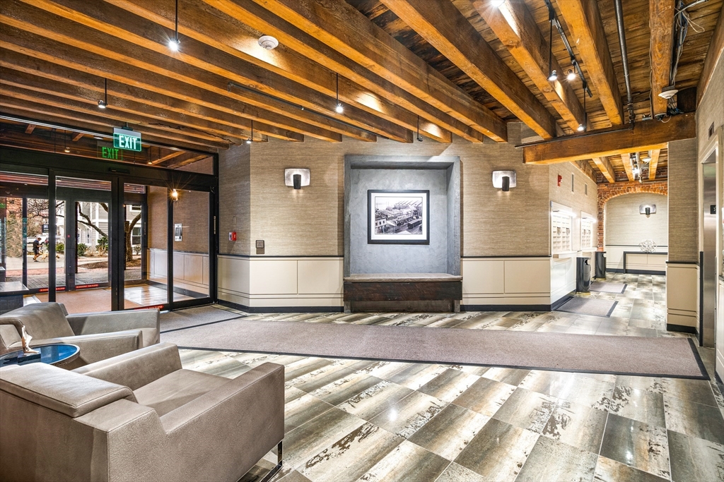 343 Commercial St, Waterfront