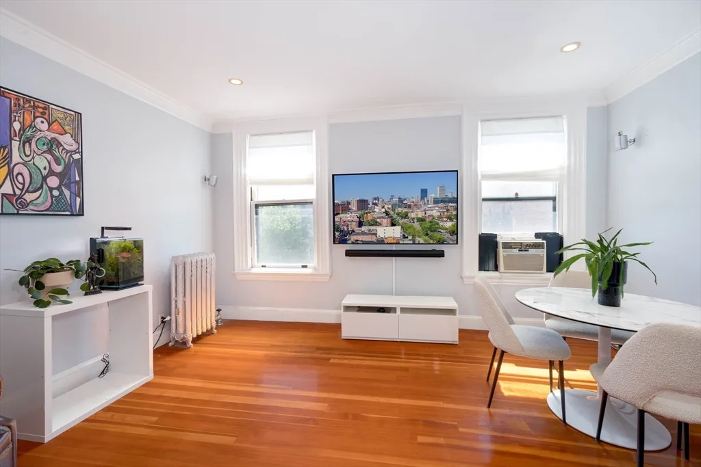 1064 Beacon St, Longwood