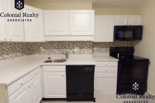 101 Monmouth St, Longwood