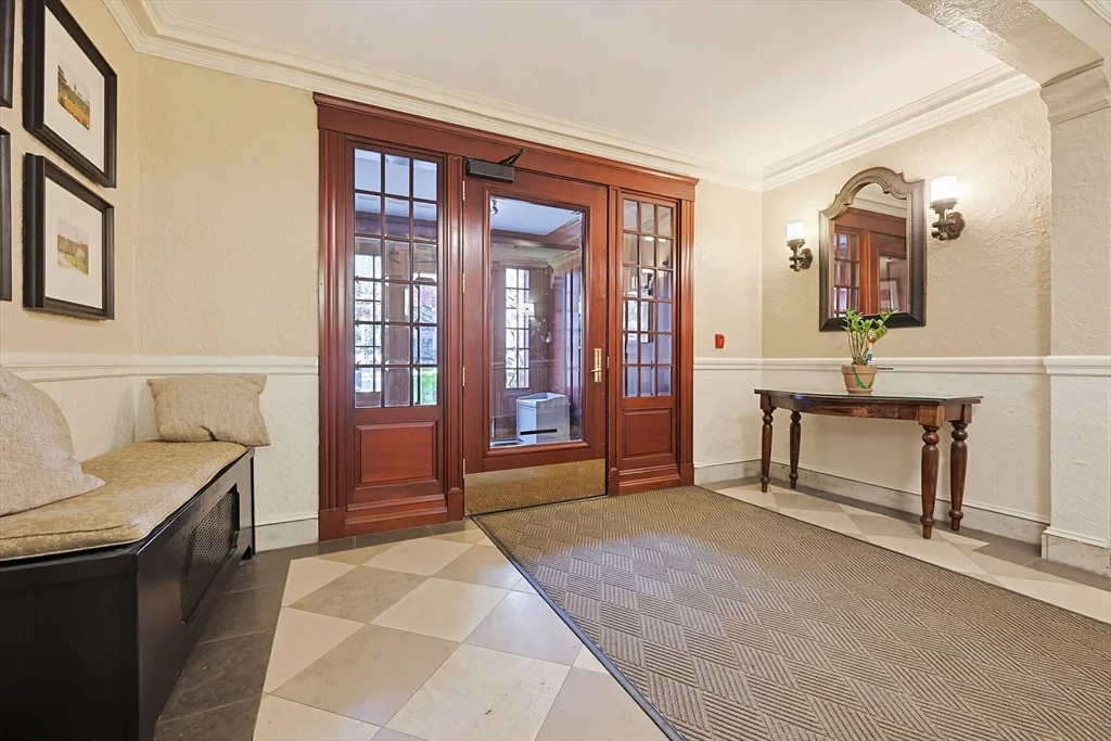 62 Queensberry St, Fenway