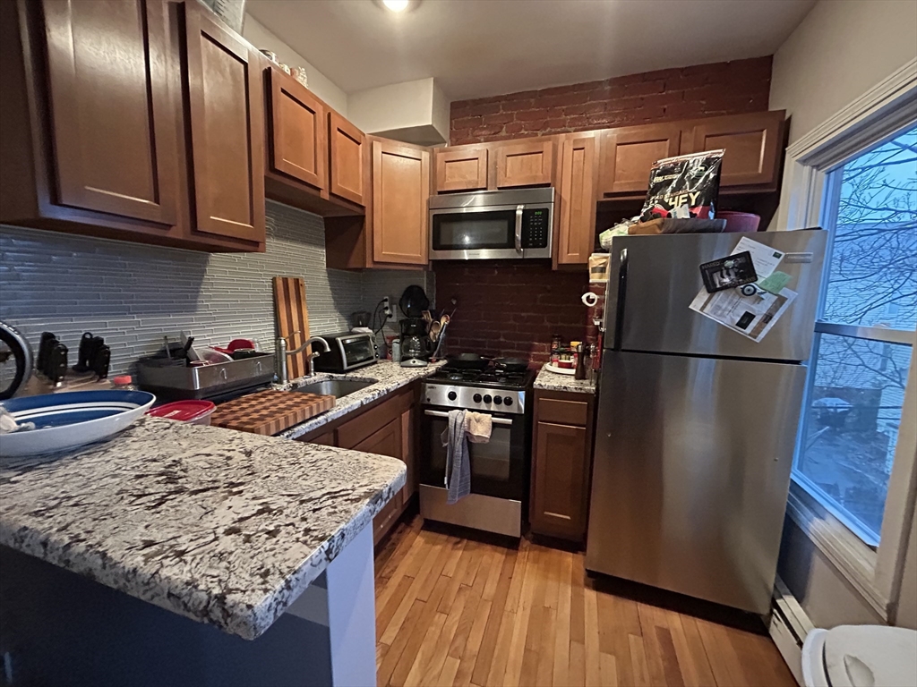 14 Evergreen Sq, Somerville