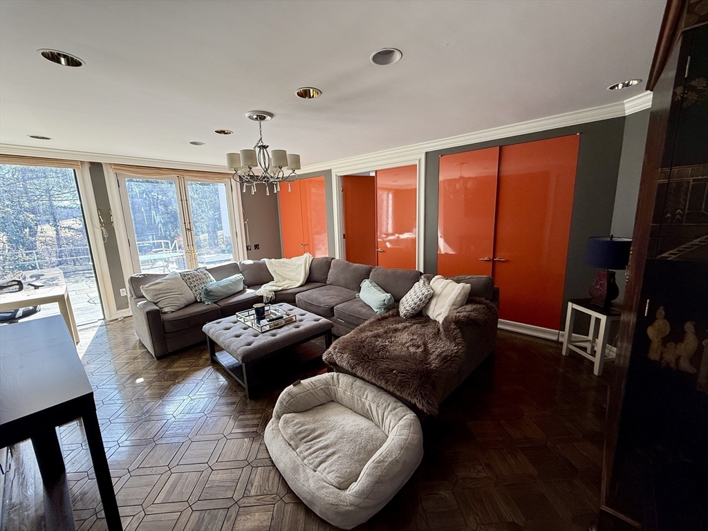 132 Yarmouth Rd, Brookline