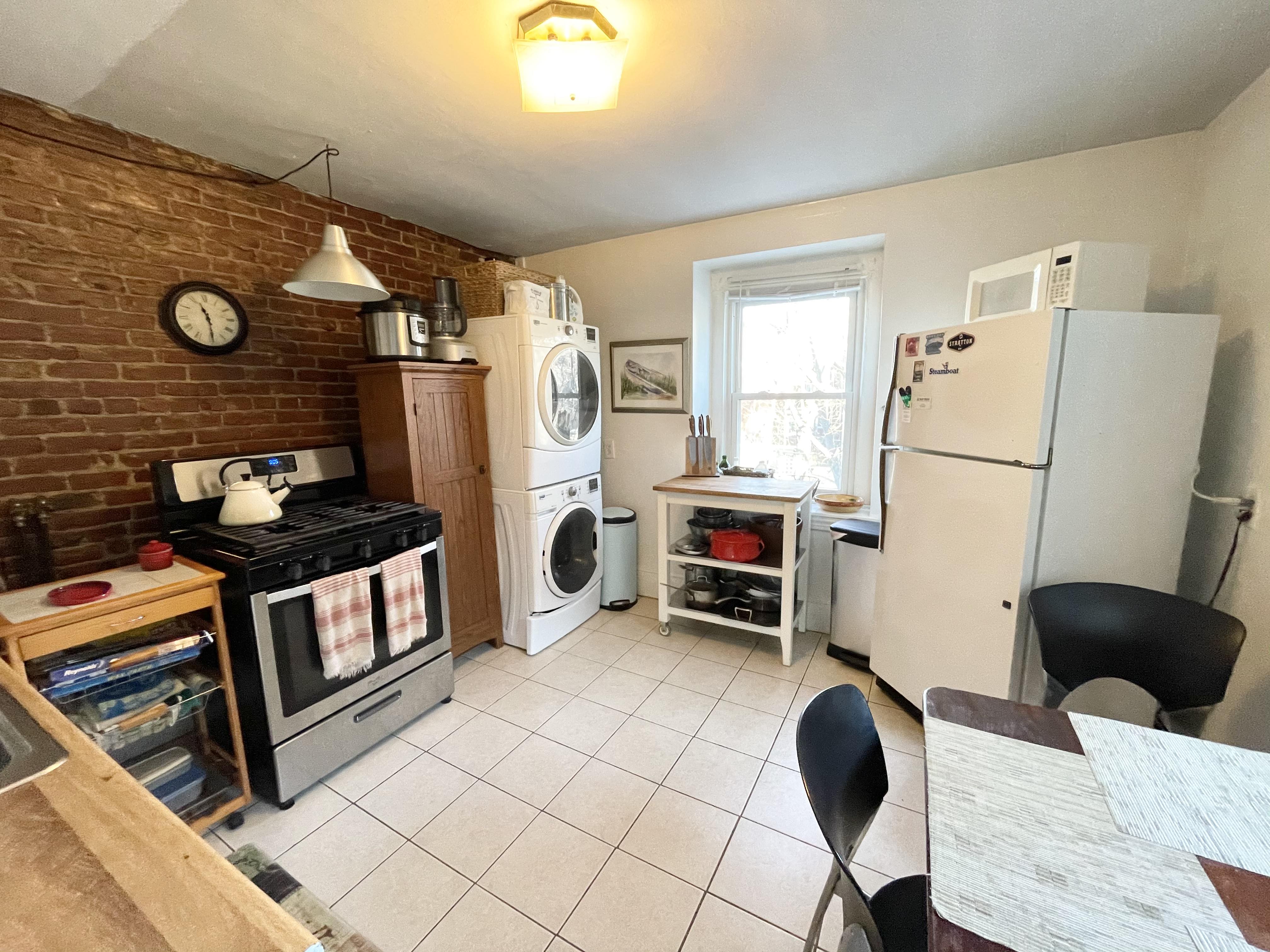1 bed, 1 bath apartment for rent at 749 4th St Unit 2, South Boston — photo 1 of 5