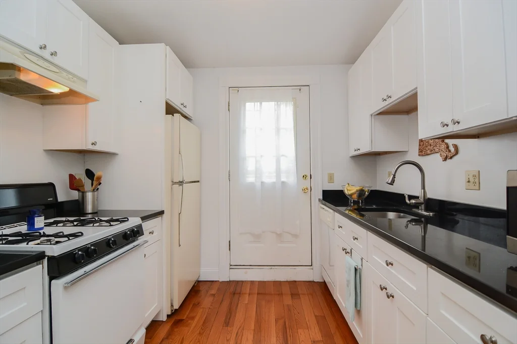 546 East 8th St, South Boston