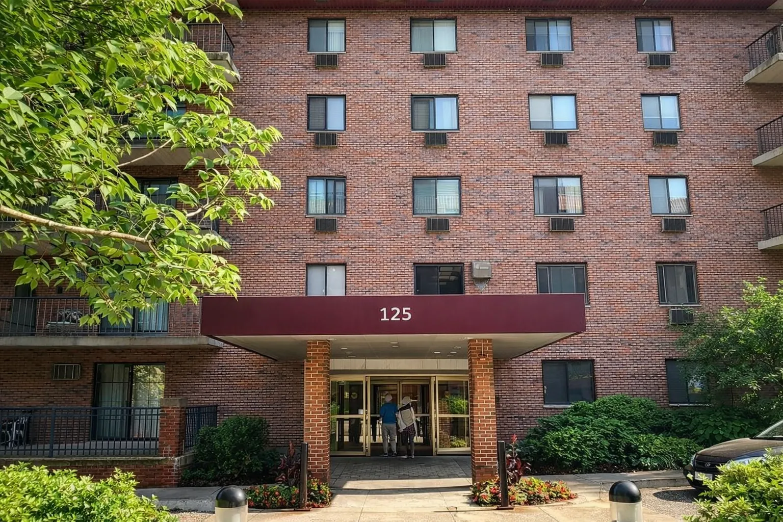 125 Pleasant St, North Brookline