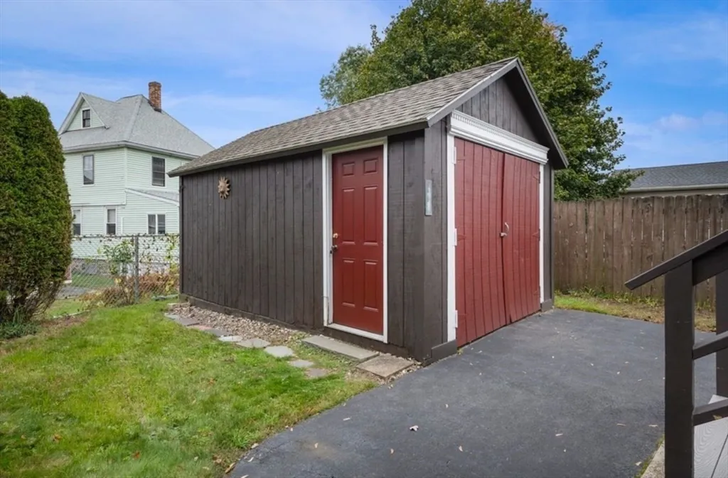 12 Endicott St, Saugus