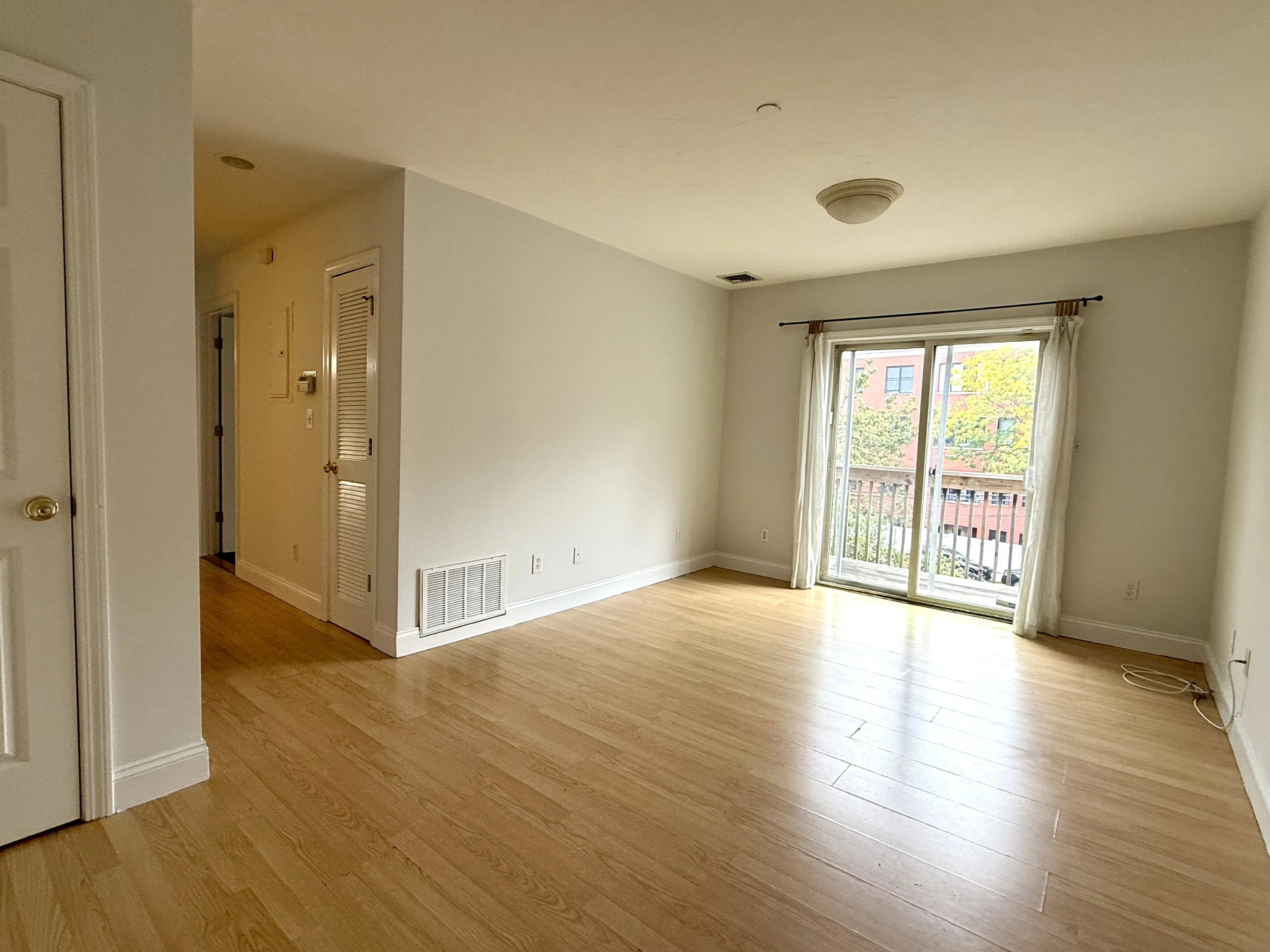 111 West 8th St, South Boston