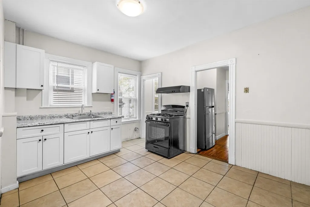 27 Brinsley St, Dudley / Brunswick King