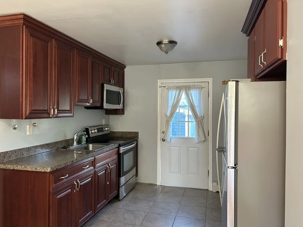 569 Winthrop St, Rehoboth