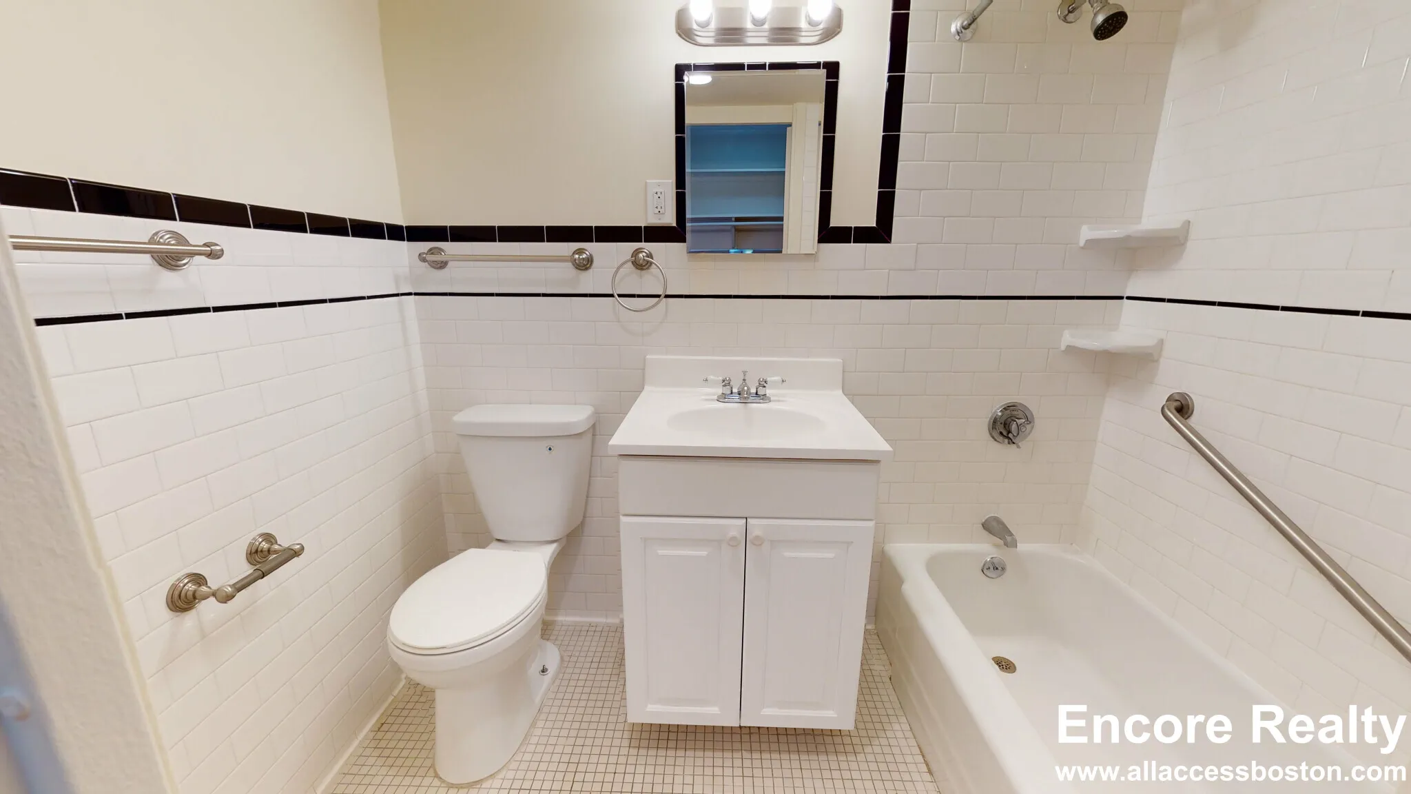 101 Monmouth St, Longwood