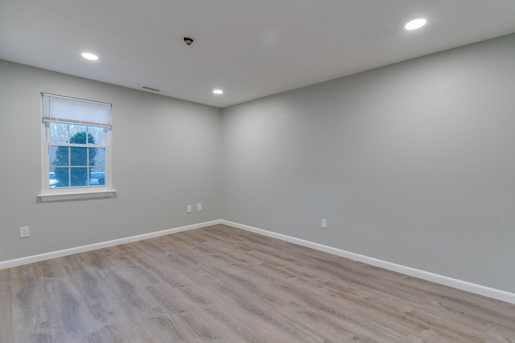 20 Brian Dr, Stoughton