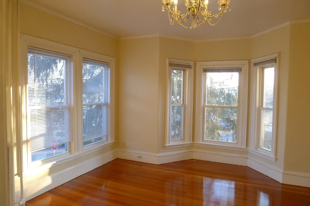 77 Hartford St, Newton Highlands
