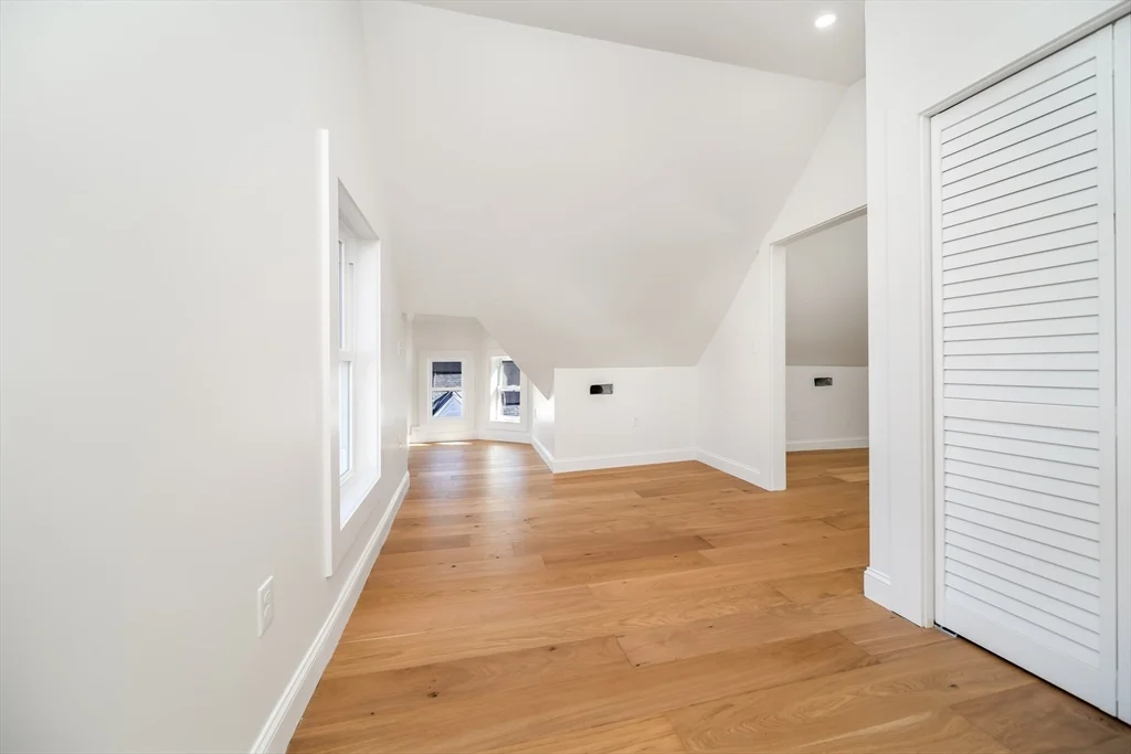 11 Knollin St, Malden