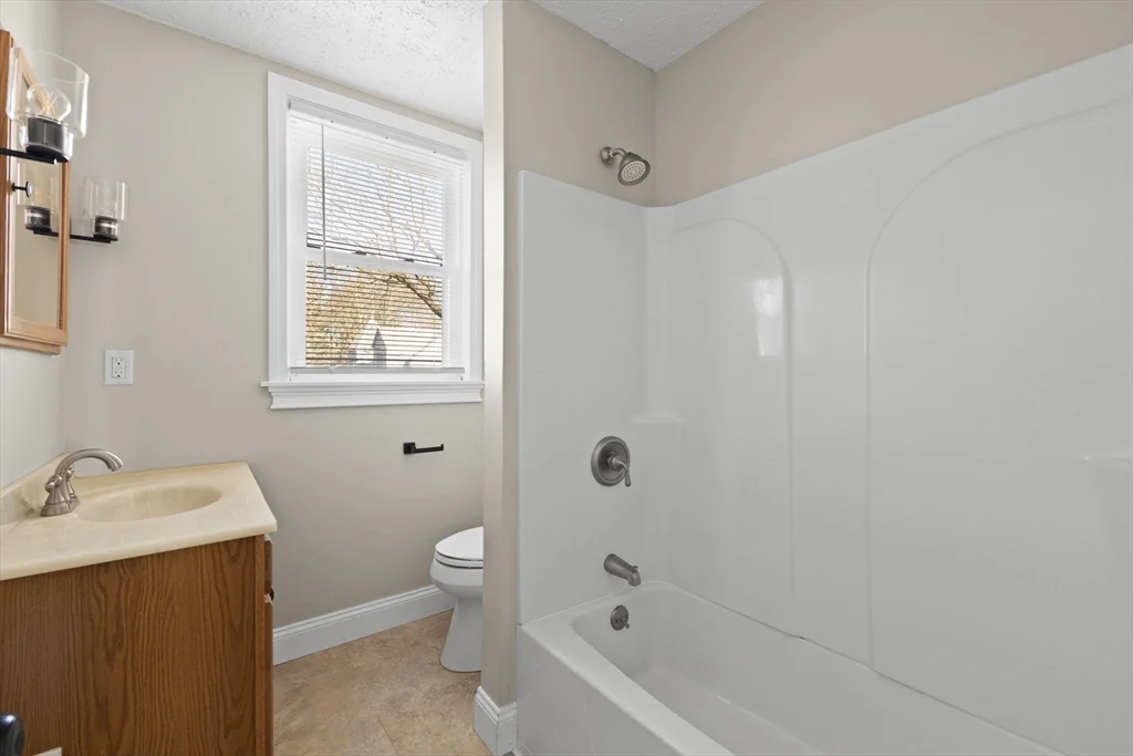 12 North St, Fairhaven