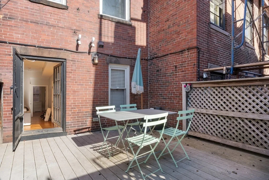 62 West Cedar St, Beacon Hill