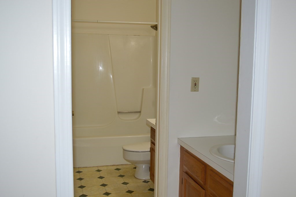 2 Turning Mill Ln, Quincy