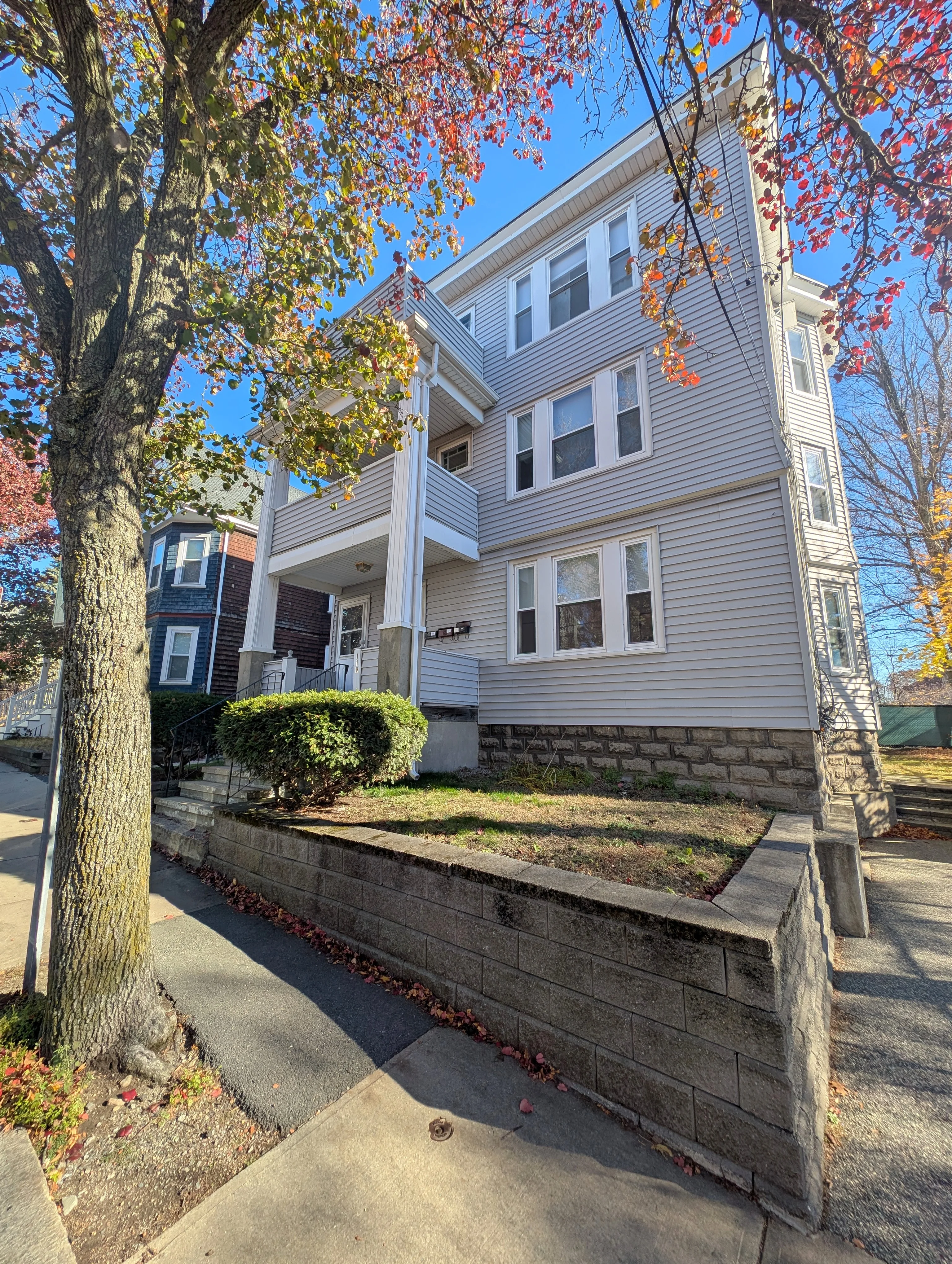 119 Lowell St, Powder House Square