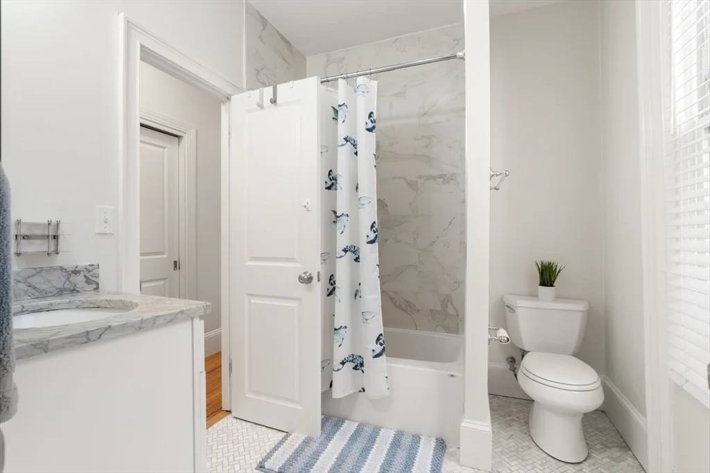 62 West Cedar St, Beacon Hill