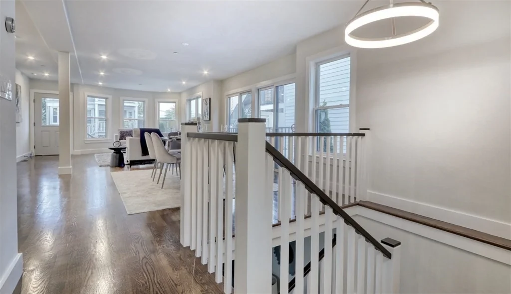 15 W Bellflower, Dorchester