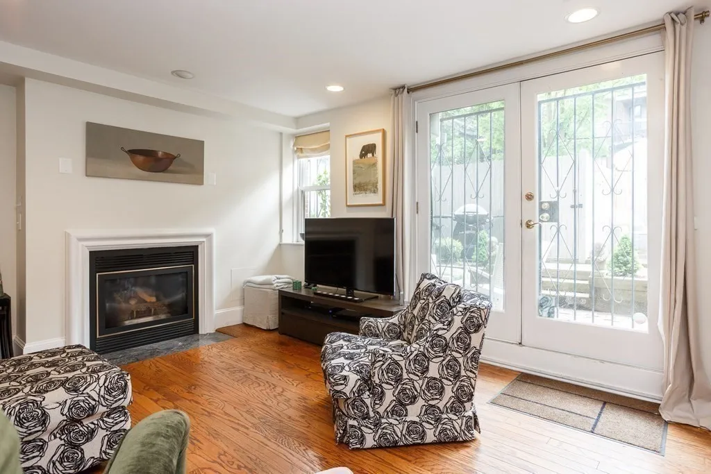20 Braddock Park, South End