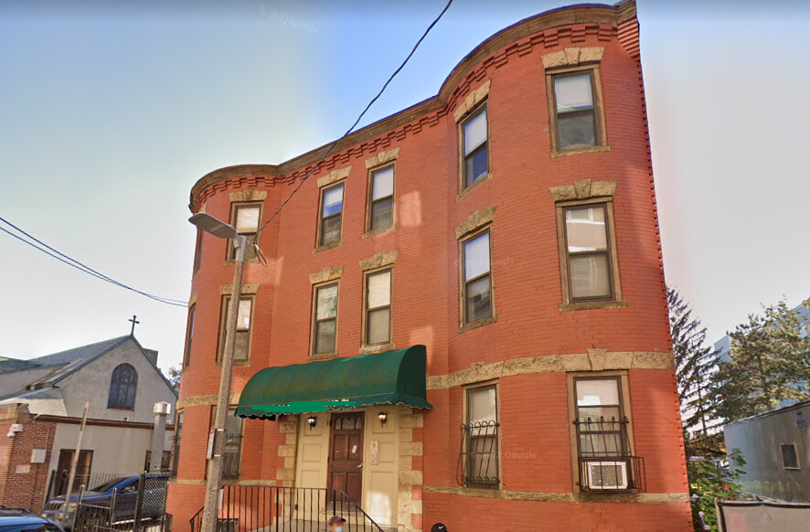 24 Saint Cyprians Pl, Roxbury