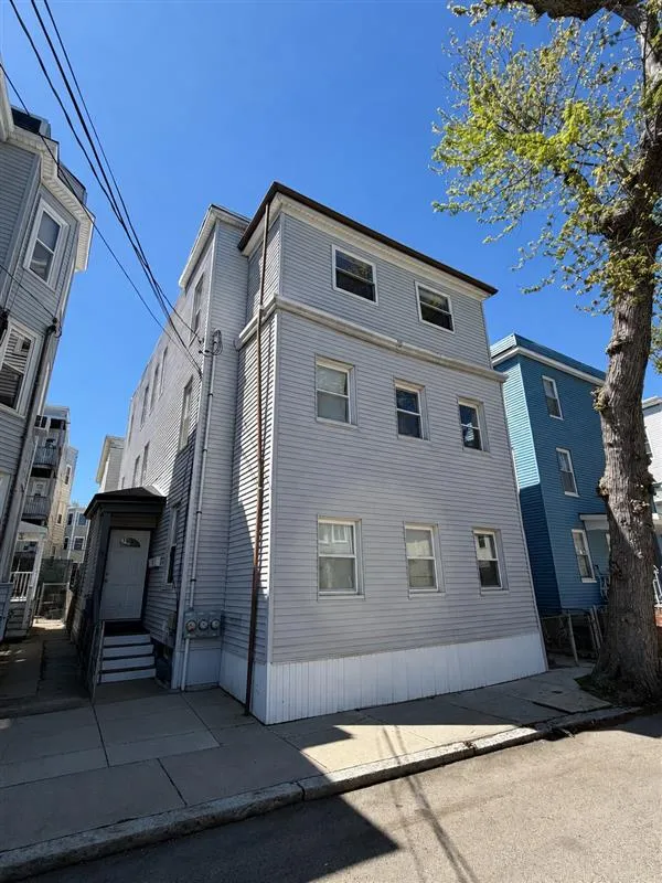 35 Magnus Ave, Ward Two