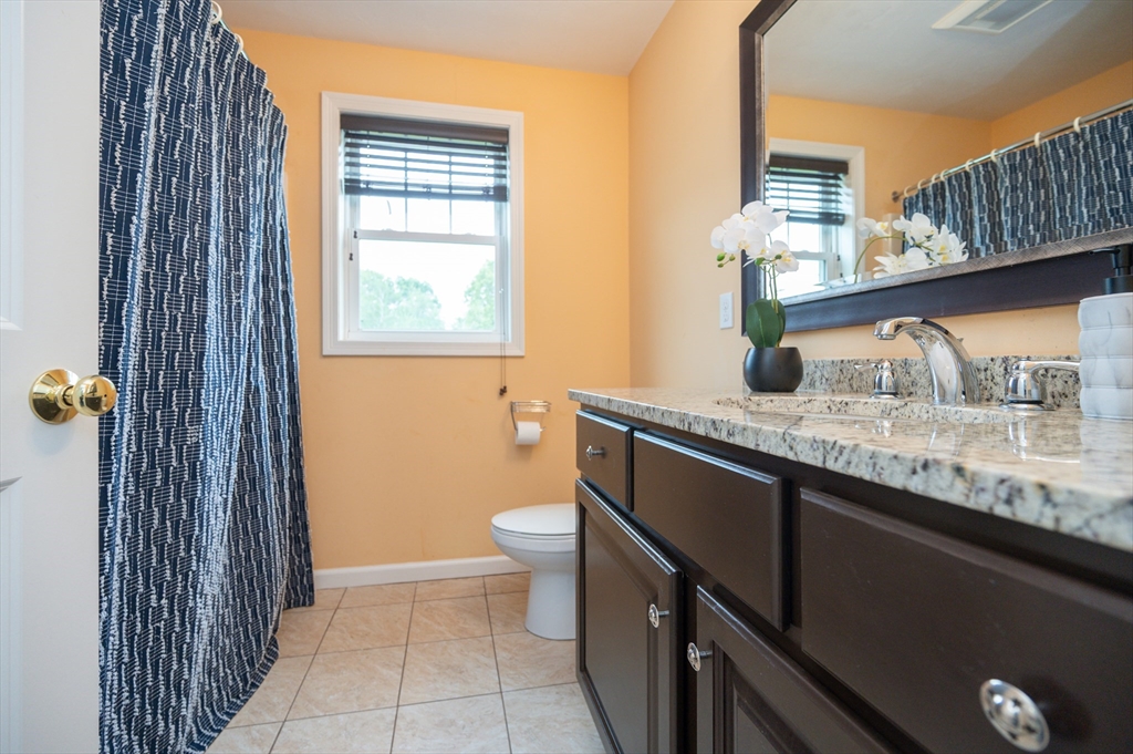 7 Willow Brook Ln, Blackstone