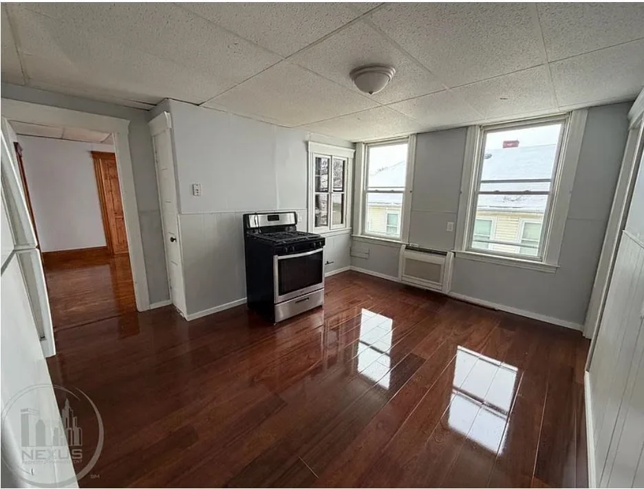 21 Hitchcock Rd, Webster Square