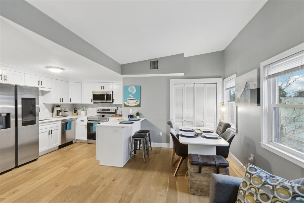 115 W 7th St, South Boston