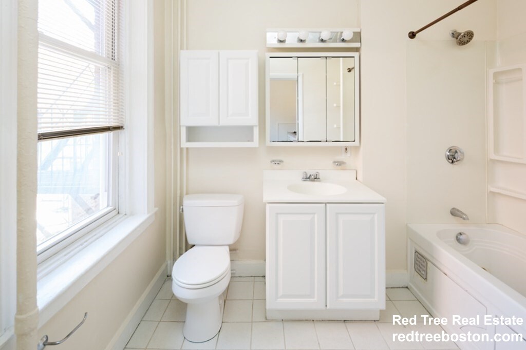 301 Newbury St, Back Bay