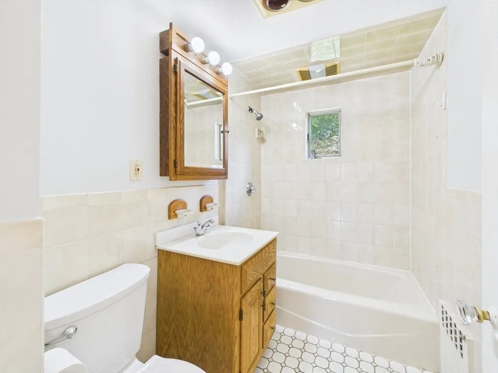 1120 Centre St, Newton Center