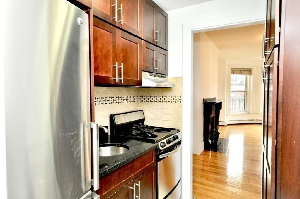 218 Newbury St, Back Bay