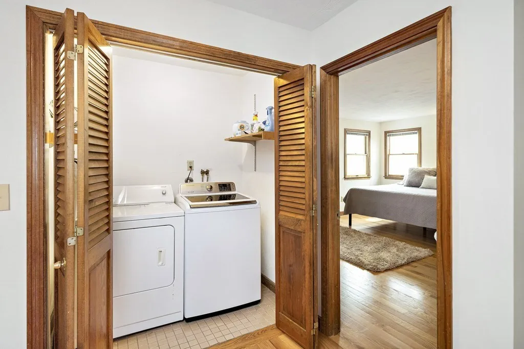 478 Clinton Rd, Chestnut Hill