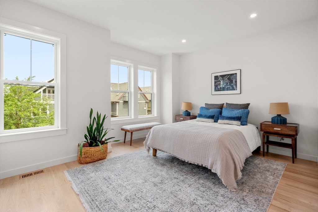 176 School St, Jamaica Plain