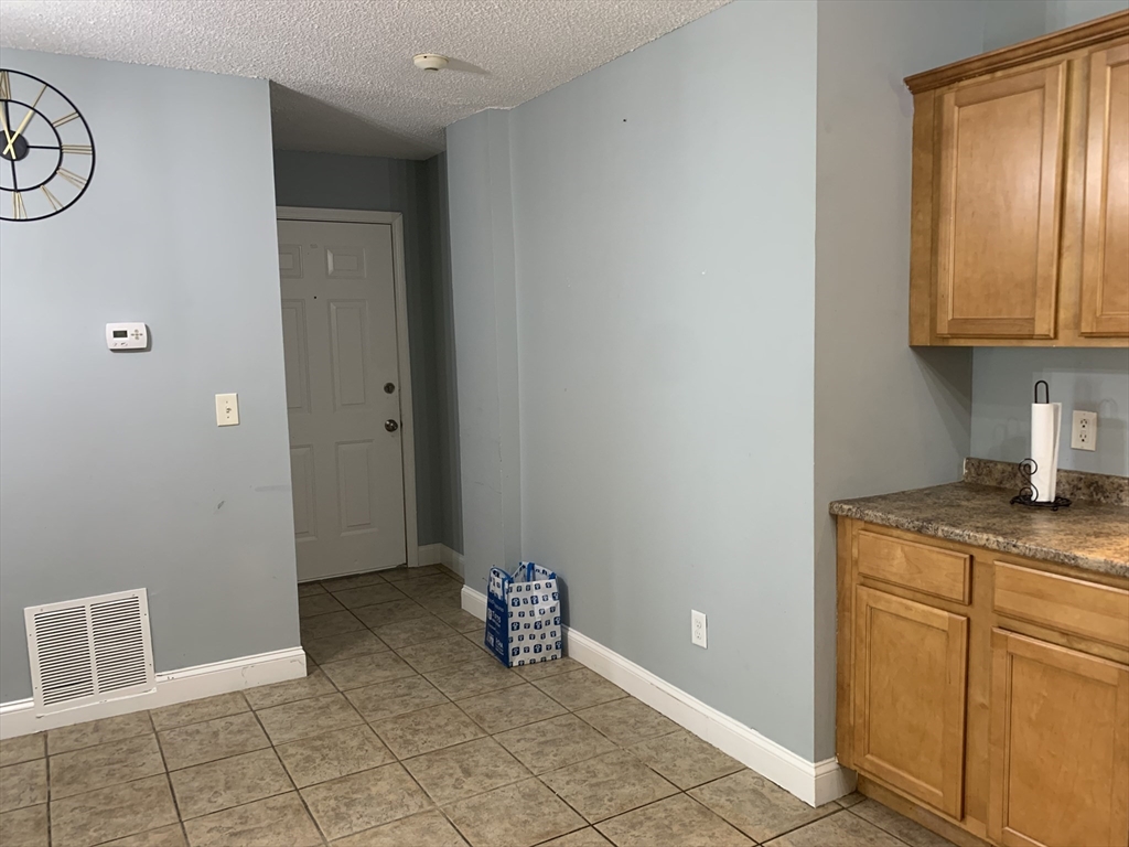 260 Fountain St, Fall River