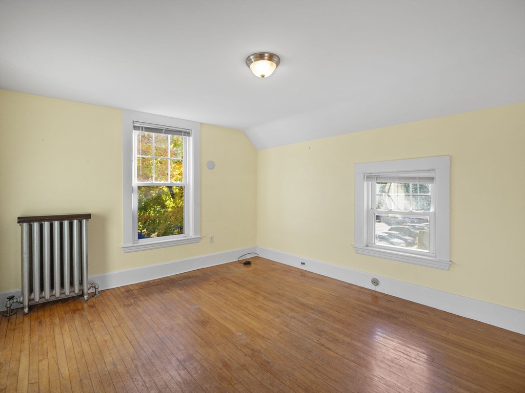 14 R Charles St, Danvers